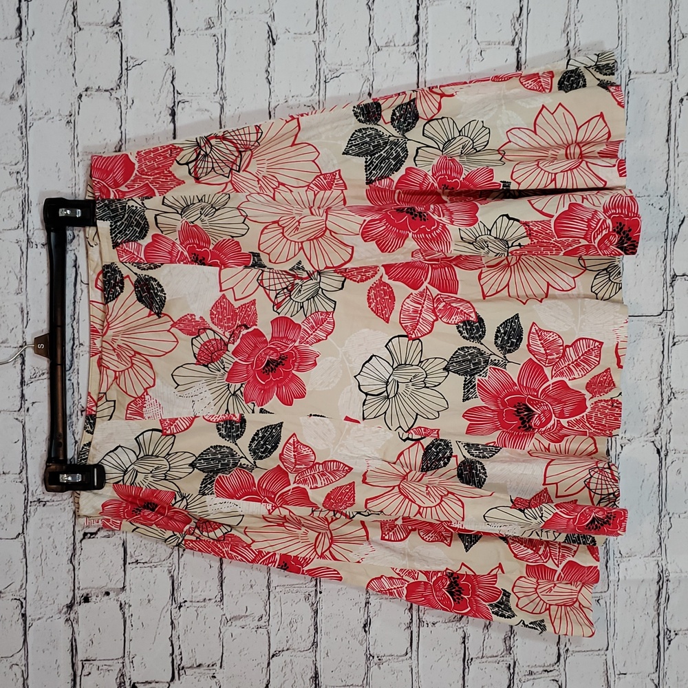 New York & Co. Floral A-Line Skirt — Red, Black, Cream — Size 8 - Picture 2 of 6